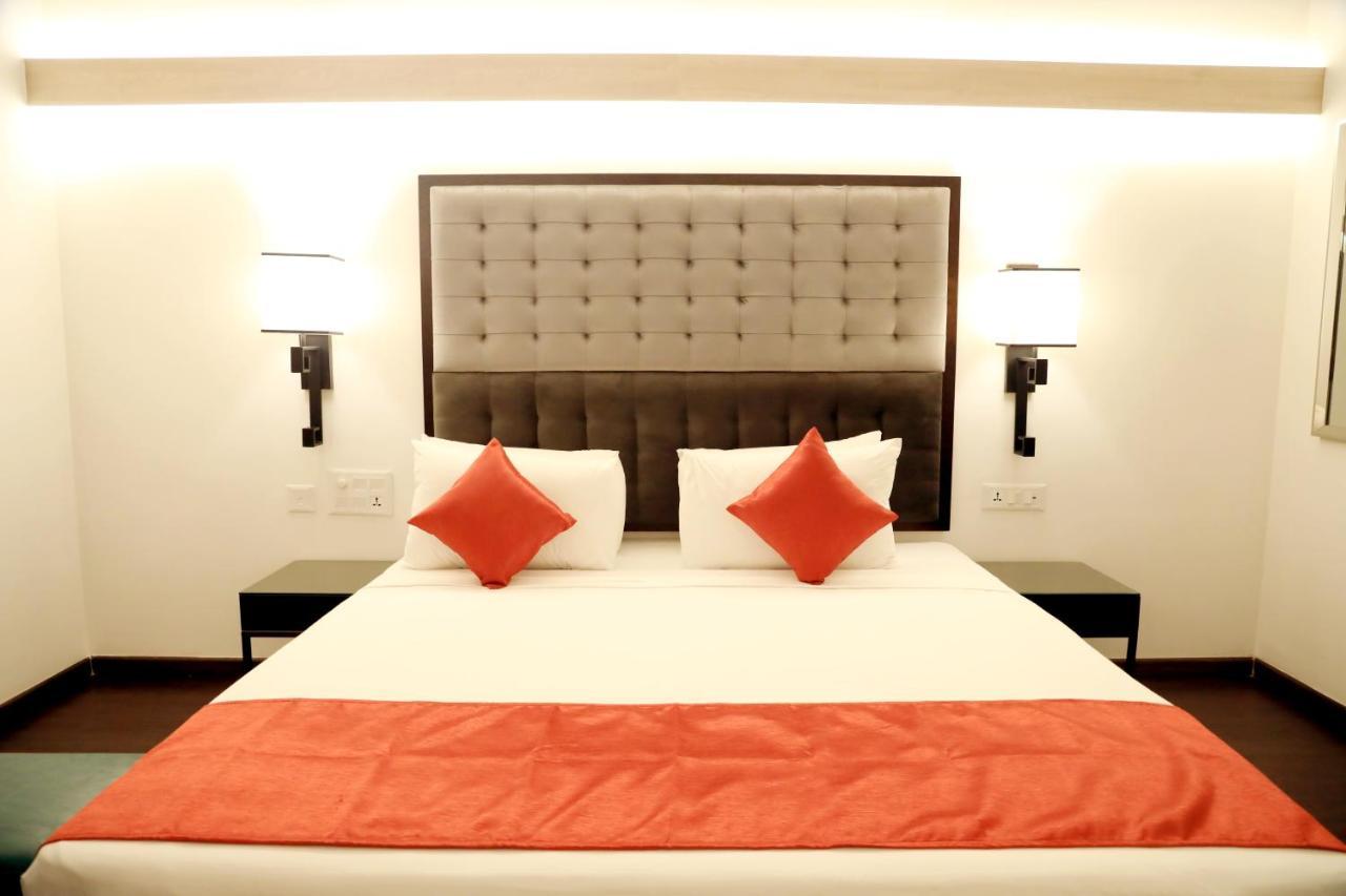 Hotel Deccan Serai Grande, Gachibowli, Hajdarabad Zewnętrze zdjęcie