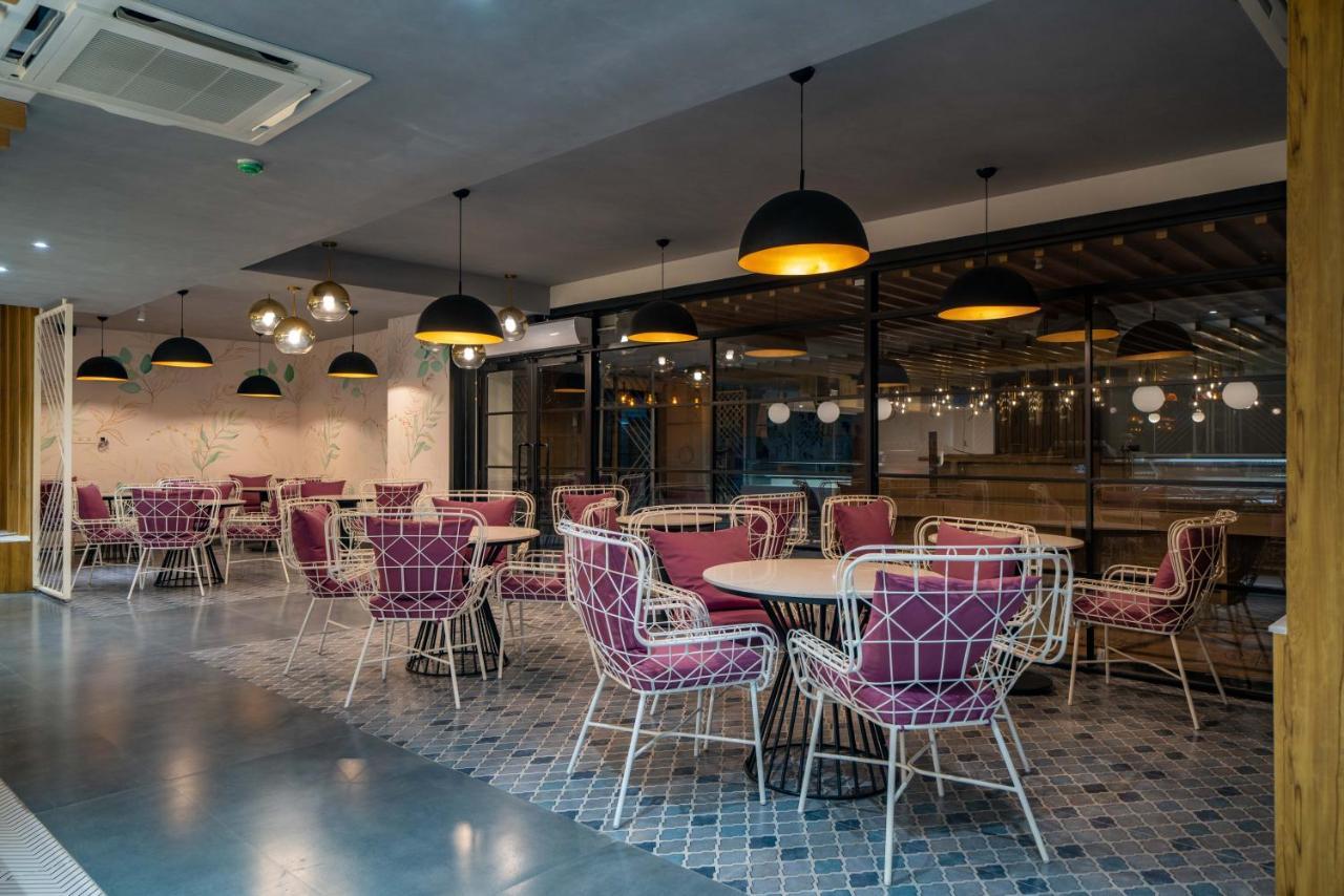 Hotel Deccan Serai Grande, Gachibowli, Hajdarabad Zewnętrze zdjęcie