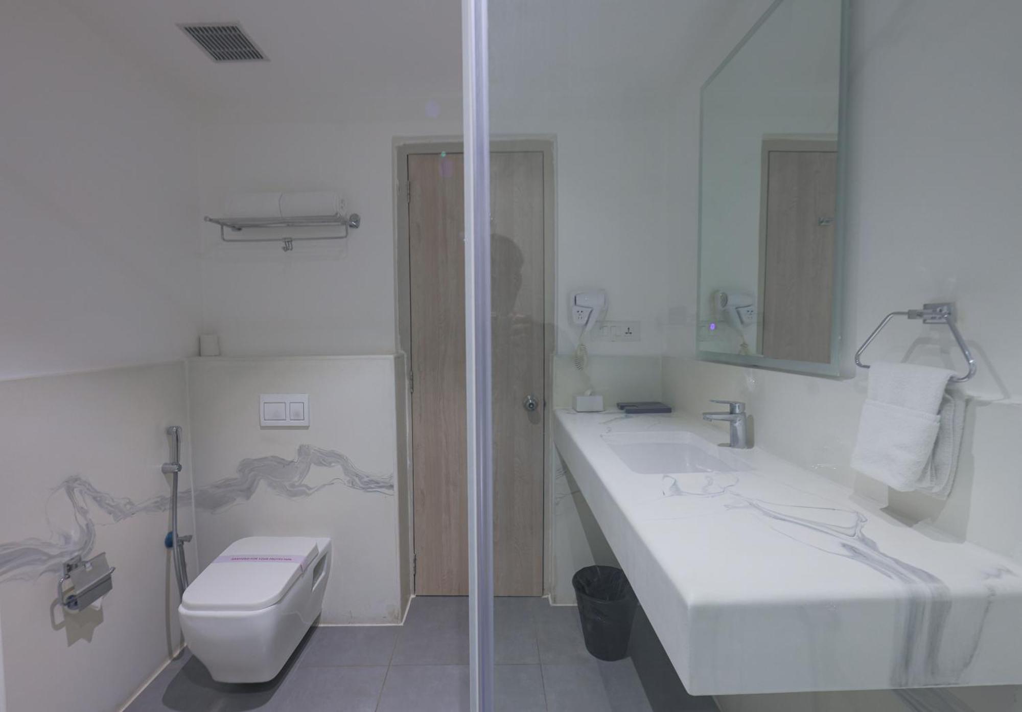 Hotel Deccan Serai Grande, Gachibowli, Hajdarabad Zewnętrze zdjęcie
