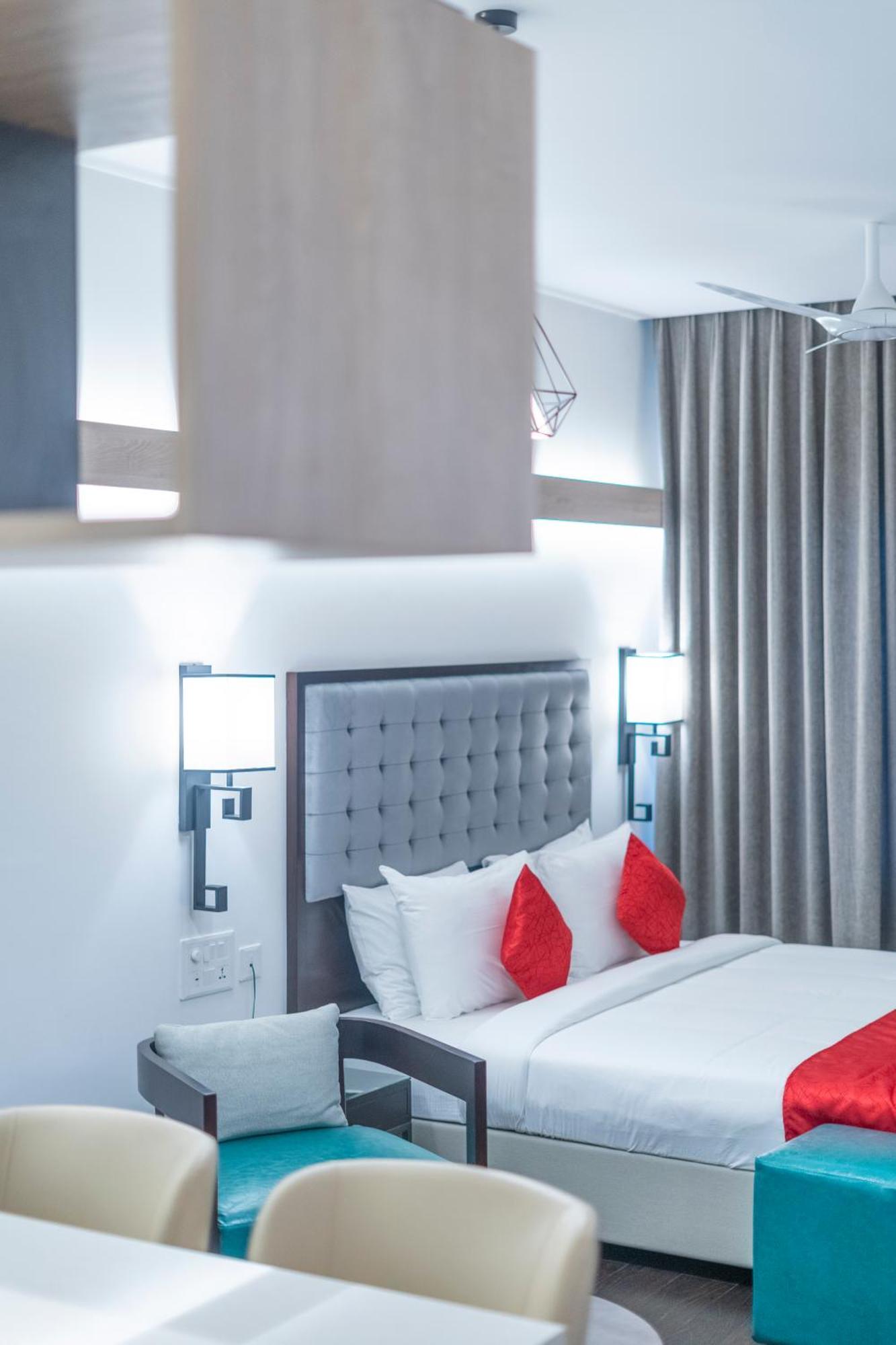 Hotel Deccan Serai Grande, Gachibowli, Hajdarabad Zewnętrze zdjęcie